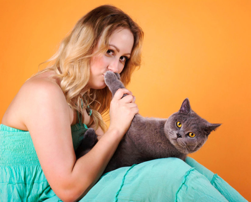 Katzenfotografie British Shorthair und Frau