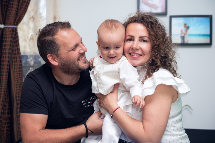 Portraitfotos mit Eltern und Baby Portraitfotos mit Eltern und Baby