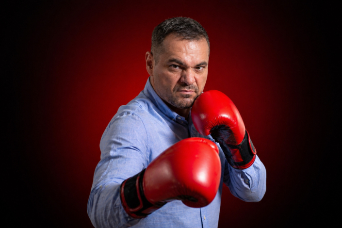 Portrait Boxer mit Hemd Portrait Boxer mit Hemd